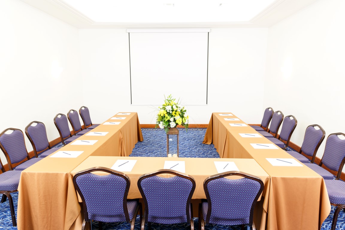 SYNDICATE ROOM OKTO (8)