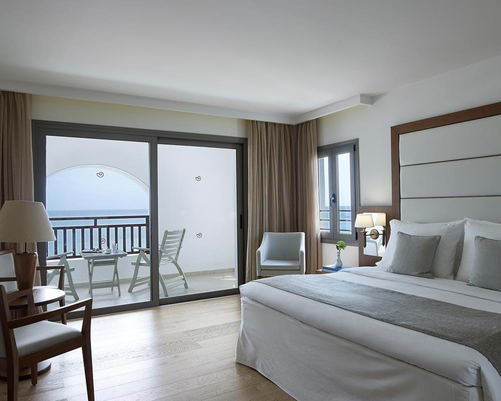 PREMIUM ROOMS & SUITES